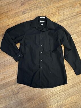 Van Heusen Black Long-Sleeve Button-Up Dress Shirt
